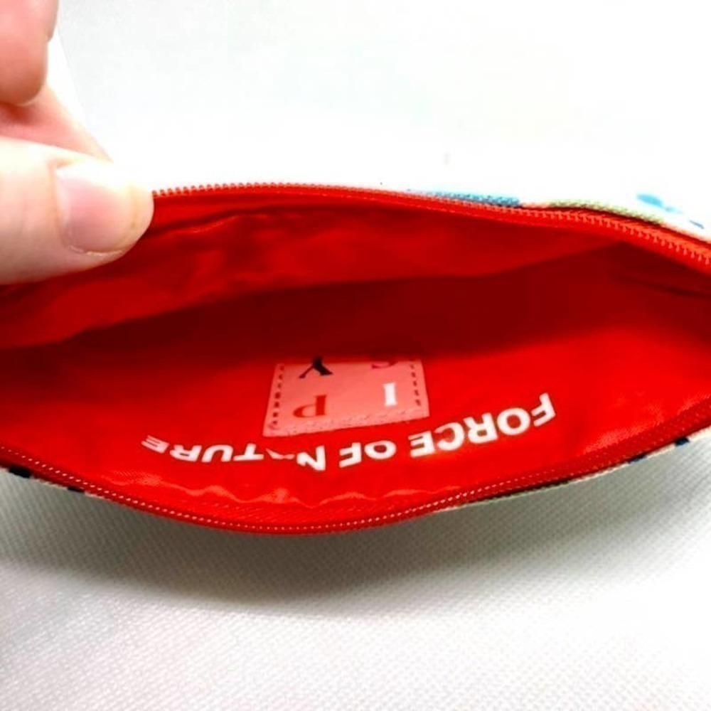 Force of Nature Cosmetics Makeup Bag - Picture 5 of 5